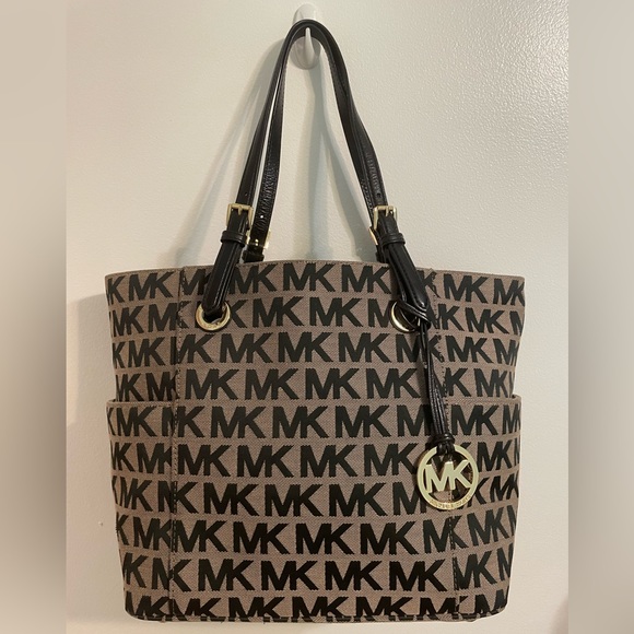 Handbags - Michael Kors Tote
